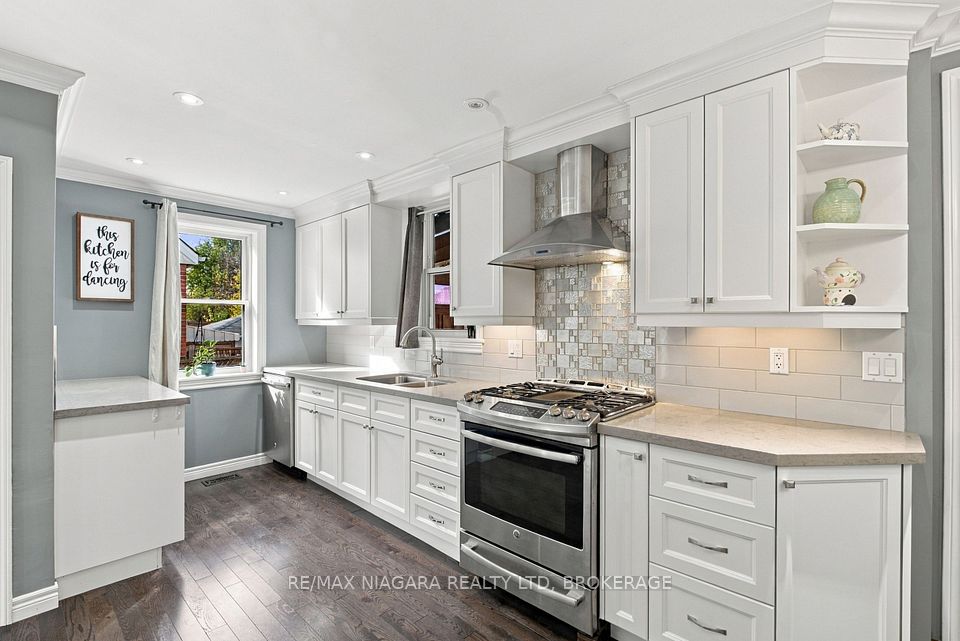 174 East 13th Street, Hamilton, ON L9A 3Z7 11