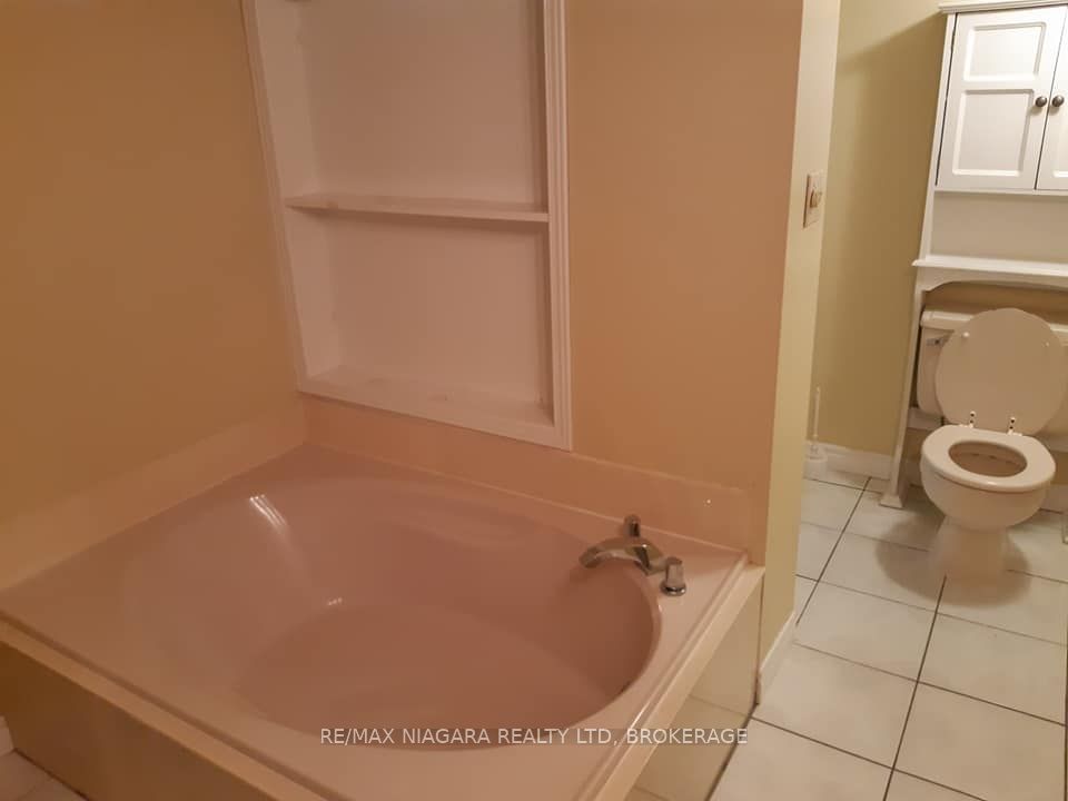 174 East 13th Street, Hamilton, ON L9A 3Z7 24