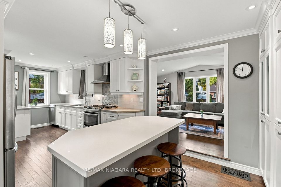 174 East 13th Street, Hamilton, ON L9A 3Z7 9