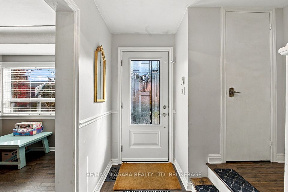 174 East 13th Street, Hamilton, ON L9A 3Z7 5