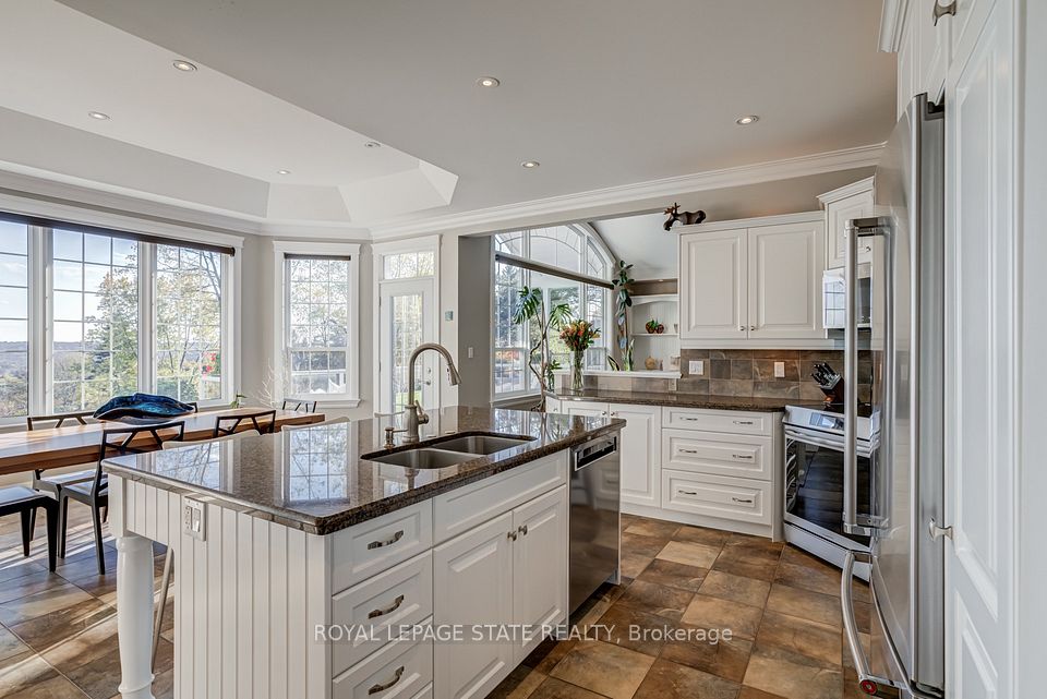 14 Oak Avenue, Hamilton, ON L9H 4Y7 17