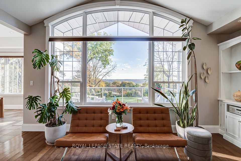 14 Oak Avenue, Hamilton, ON L9H 4Y7 9