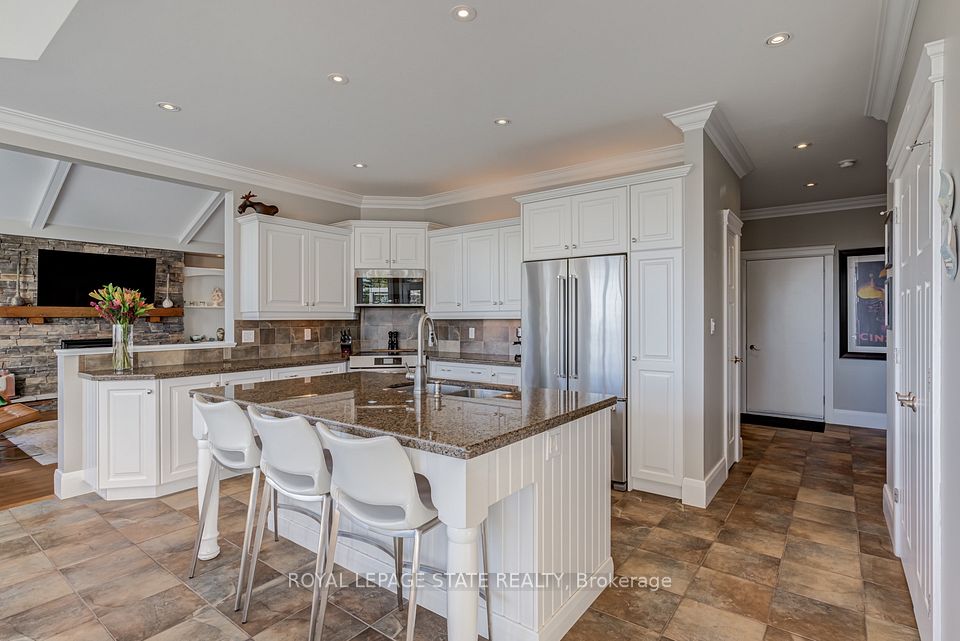 14 Oak Avenue, Hamilton, ON L9H 4Y7 19