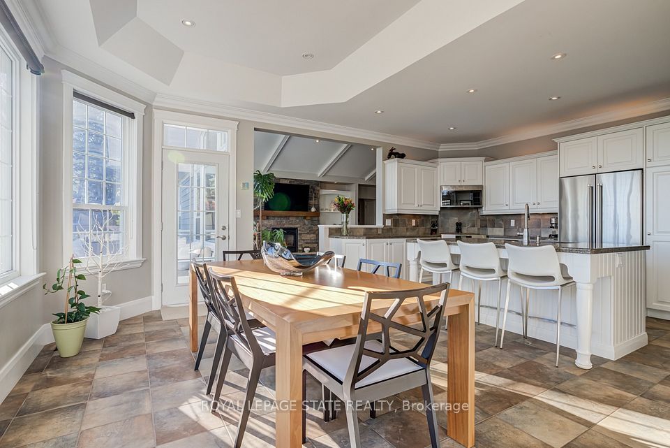 14 Oak Avenue, Hamilton, ON L9H 4Y7 15
