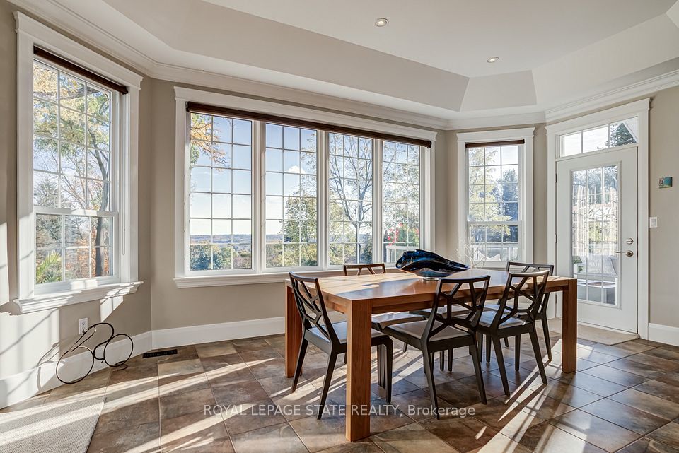14 Oak Avenue, Hamilton, ON L9H 4Y7 14