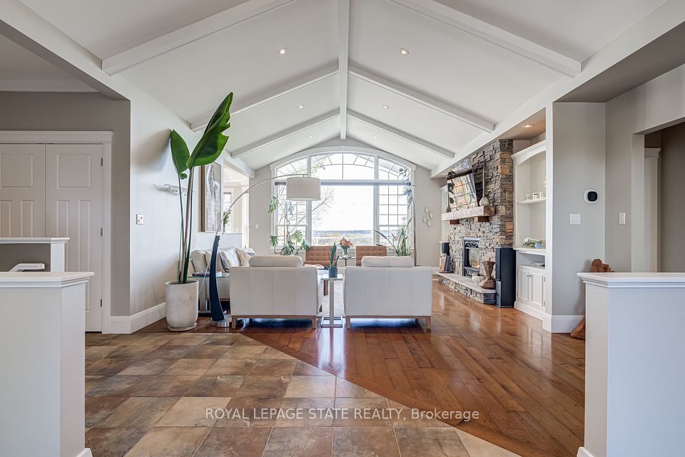 14 Oak Avenue, Hamilton, ON L9H 4Y7 8