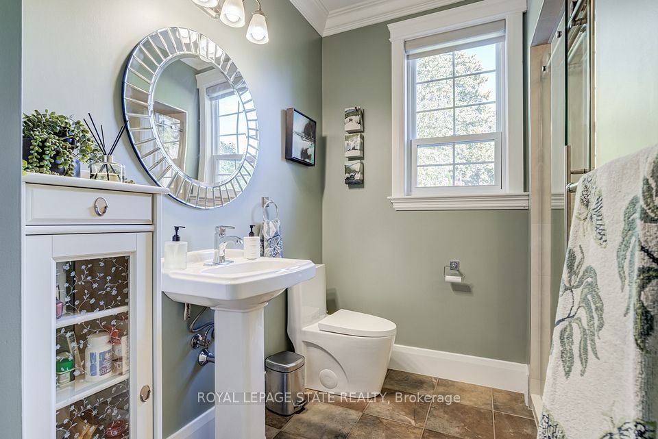 14 Oak Avenue, Hamilton, ON L9H 4Y7 25