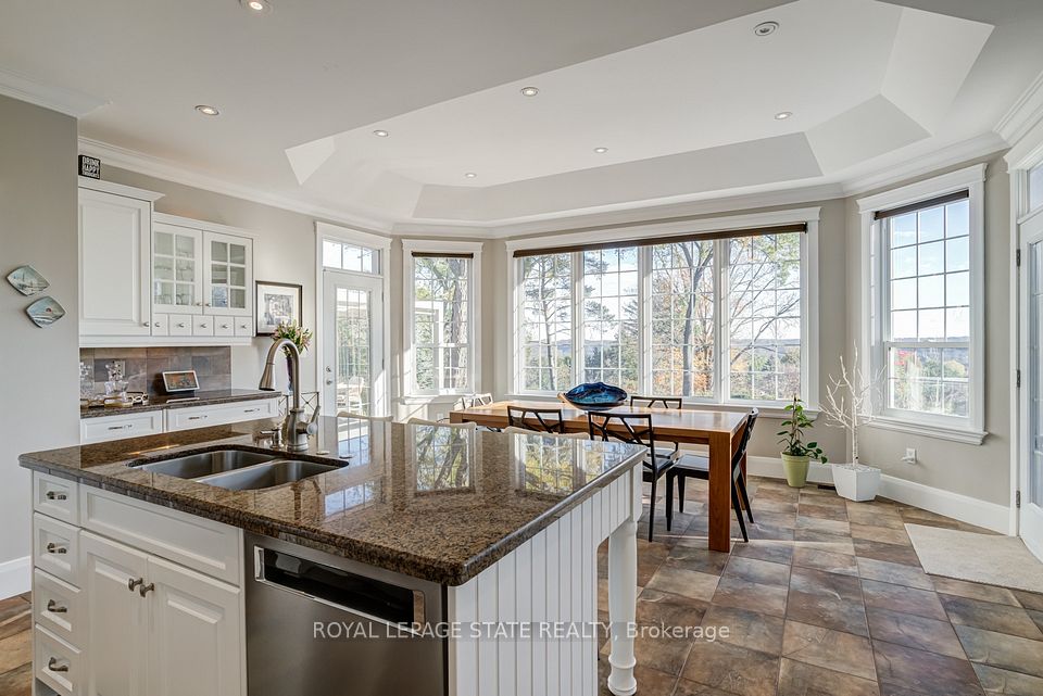 14 Oak Avenue, Hamilton, ON L9H 4Y7 18