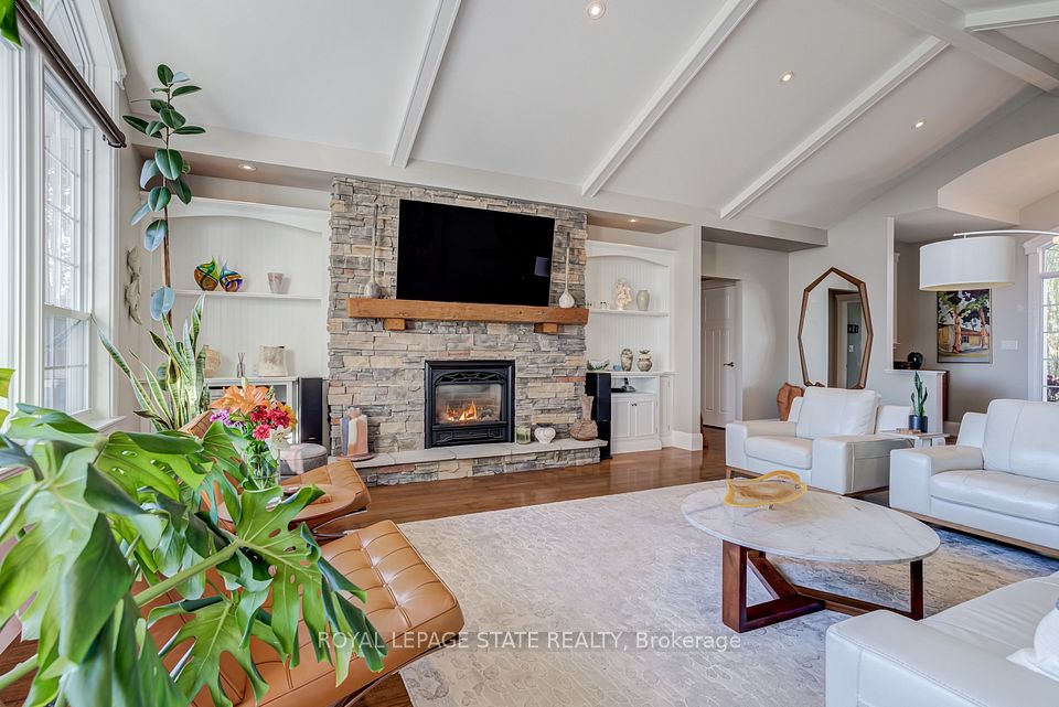 14 Oak Avenue, Hamilton, ON L9H 4Y7 12