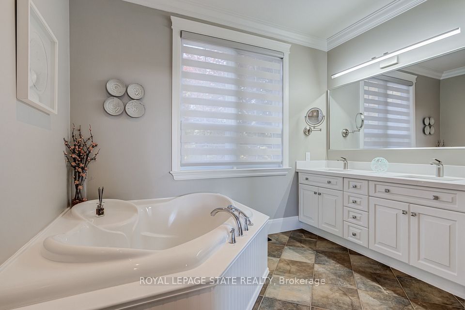 14 Oak Avenue, Hamilton, ON L9H 4Y7 22