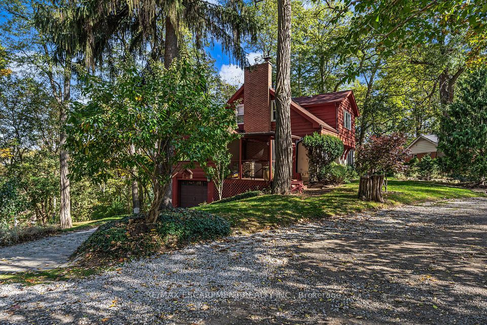 7 Hatfield Place, Hamilton, ON L9H 4J7 2