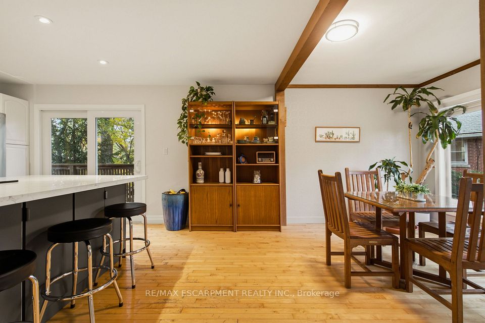 7 Hatfield Place, Hamilton, ON L9H 4J7 8