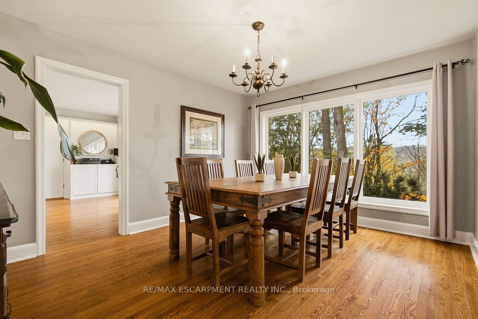 7 Hatfield Place, Hamilton, ON L9H 4J7 14