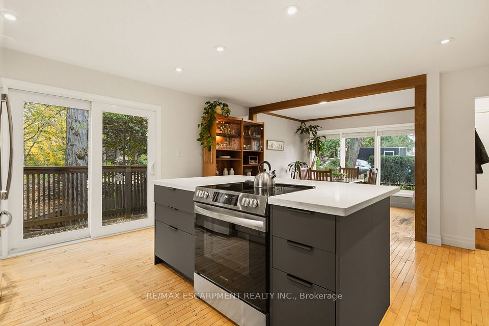 7 Hatfield Place, Hamilton, ON L9H 4J7 11