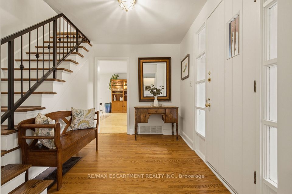 7 Hatfield Place, Hamilton, ON L9H 4J7 7
