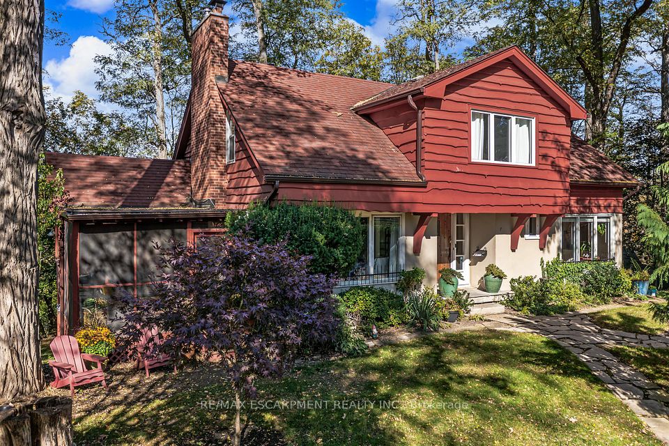 Detached at 7 Hatfield Place, Hamilton, ON L9H 4J7