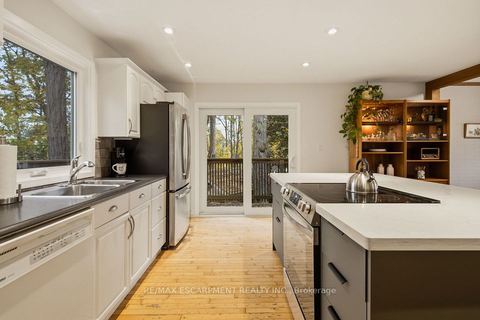 7 Hatfield Place, Hamilton, ON L9H 4J7 10