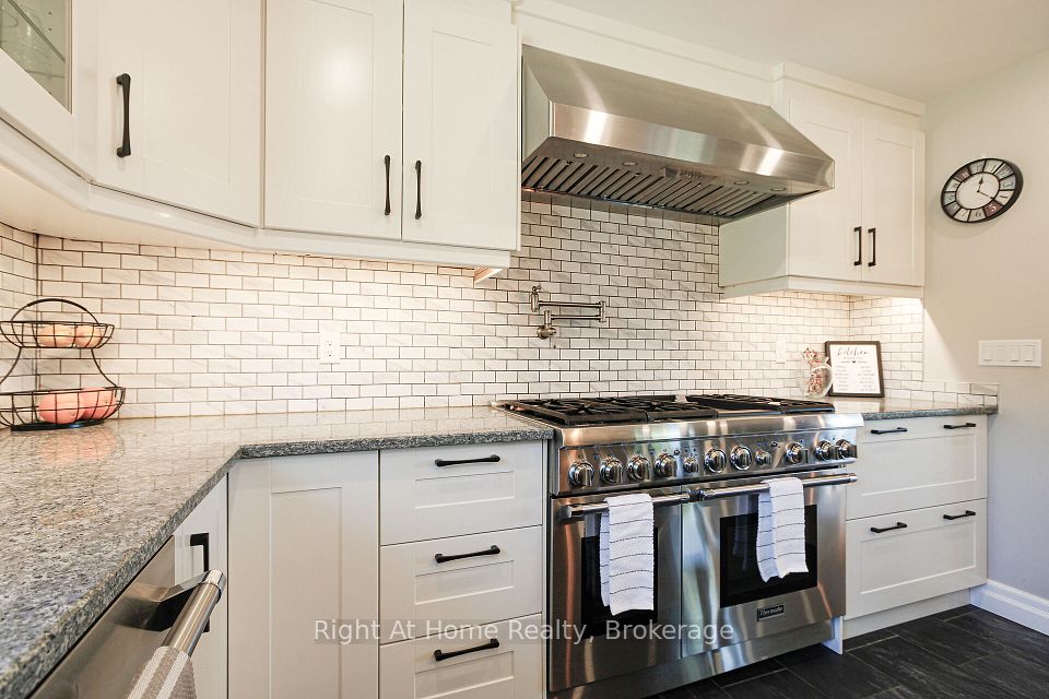 367 Golf Club Road, Hamilton, ON L0R 1P0 13