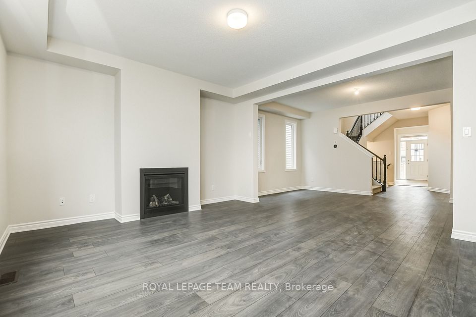 13 RACEMOSE Street, Barrhaven, ON K2J 6Z9 4