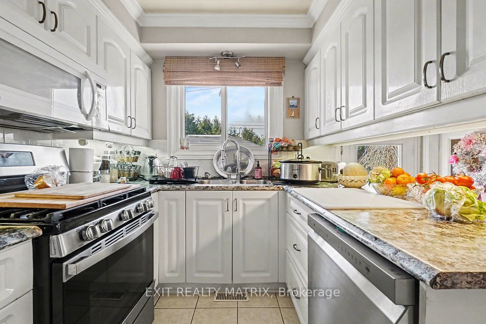 1402 Jamison Avenue, Orleans - Cumberland and Area, ON K1E 1J5 4