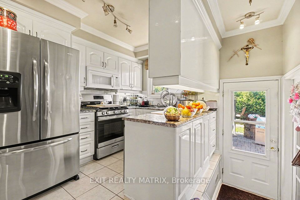 1402 Jamison Avenue, Orleans - Cumberland and Area, ON K1E 1J5 3