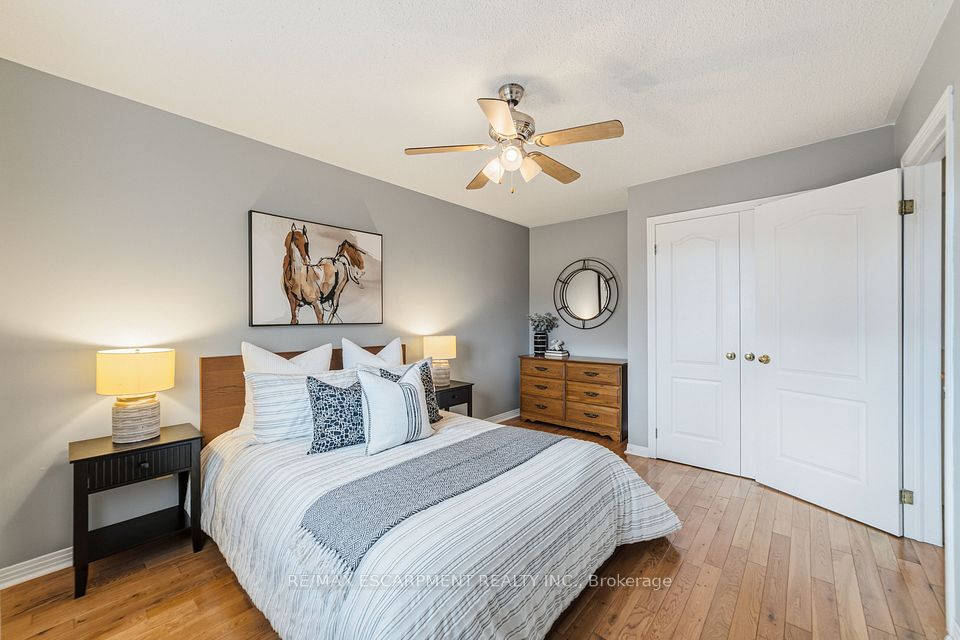 40 Brookhurst Crescent, Hamilton, ON L8B 0M5 21