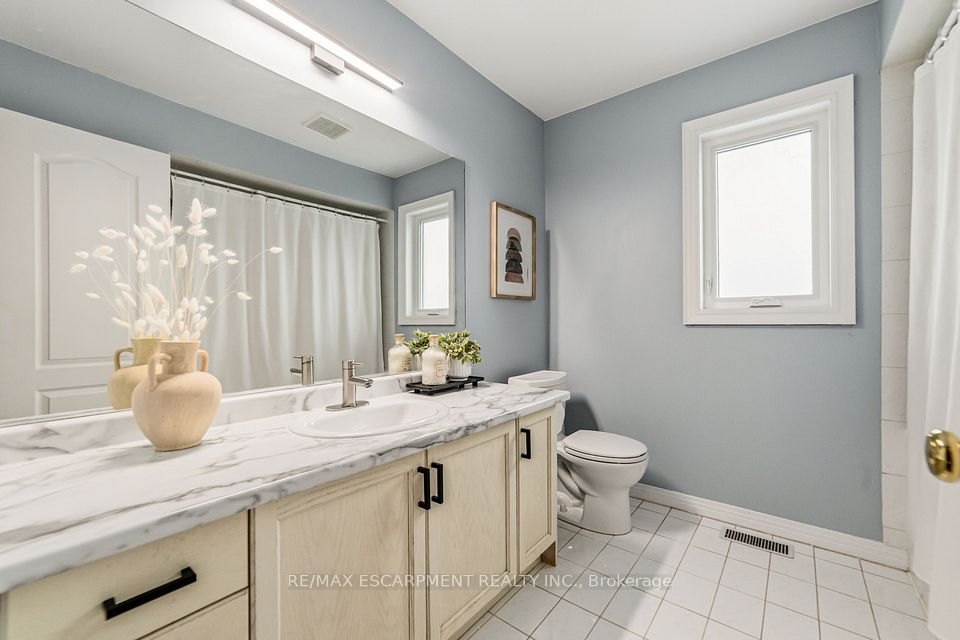 40 Brookhurst Crescent, Hamilton, ON L8B 0M5 20