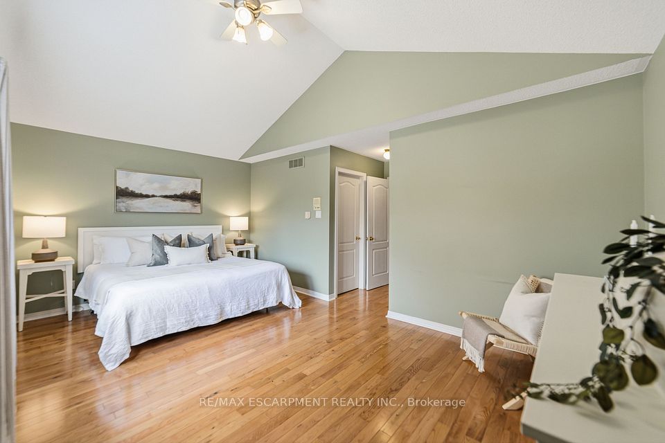 40 Brookhurst Crescent, Hamilton, ON L8B 0M5 14