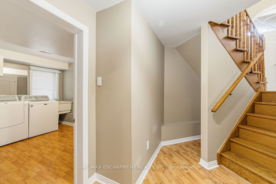 40 Brookhurst Crescent, Hamilton, ON L8B 0M5 22