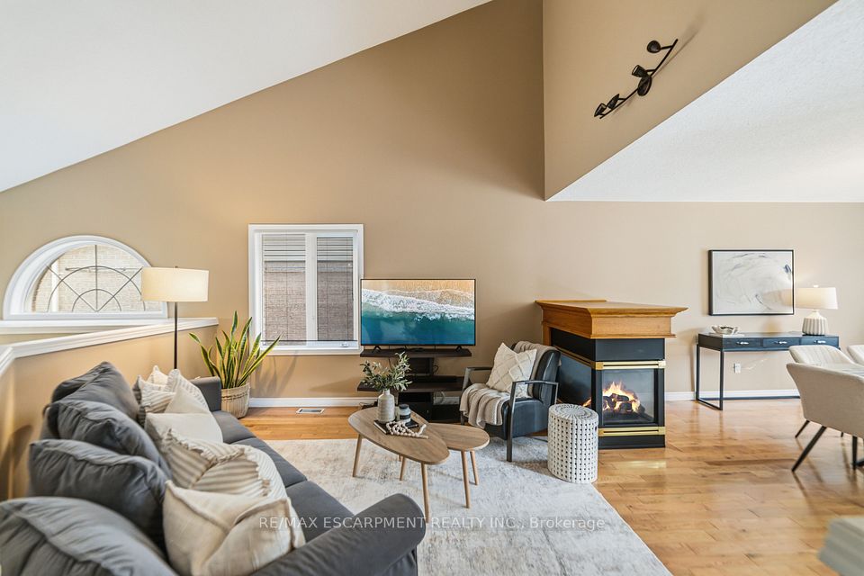 40 Brookhurst Crescent, Hamilton, ON L8B 0M5 6