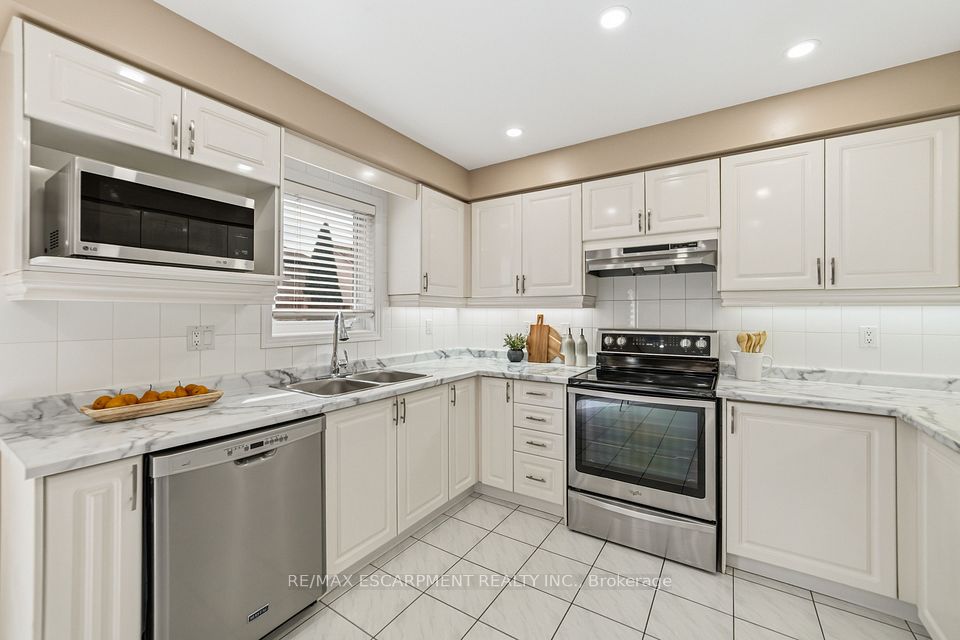 40 Brookhurst Crescent, Hamilton, ON L8B 0M5 10