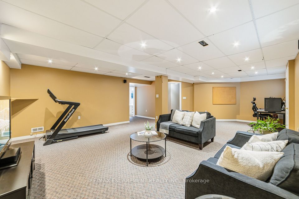 40 Brookhurst Crescent, Hamilton, ON L8B 0M5 25