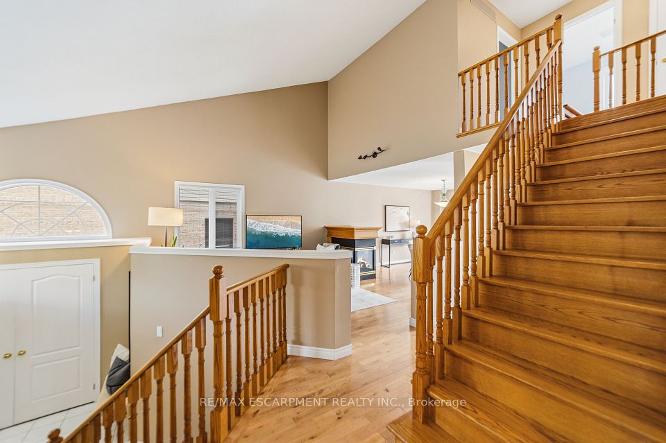 40 Brookhurst Crescent, Hamilton, ON L8B 0M5 18