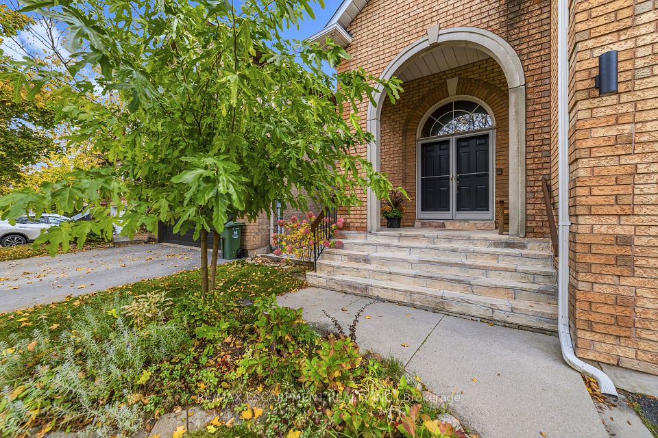 40 Brookhurst Crescent, Hamilton, ON L8B 0M5 4