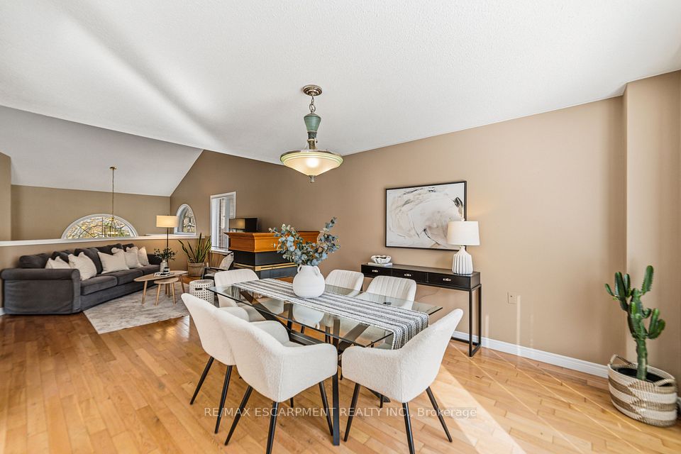 40 Brookhurst Crescent, Hamilton, ON L8B 0M5 7