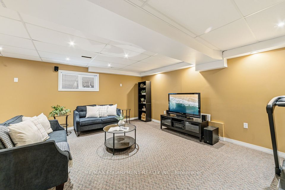 40 Brookhurst Crescent, Hamilton, ON L8B 0M5 23