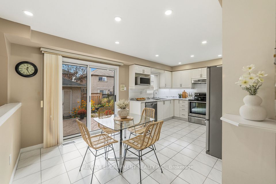 40 Brookhurst Crescent, Hamilton, ON L8B 0M5 11
