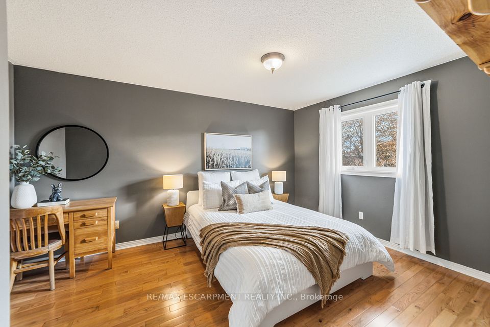 40 Brookhurst Crescent, Hamilton, ON L8B 0M5 19