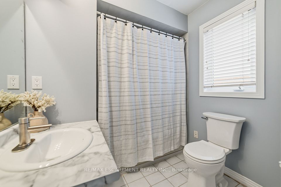 40 Brookhurst Crescent, Hamilton, ON L8B 0M5 15