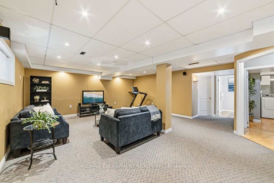 40 Brookhurst Crescent, Hamilton, ON L8B 0M5 24