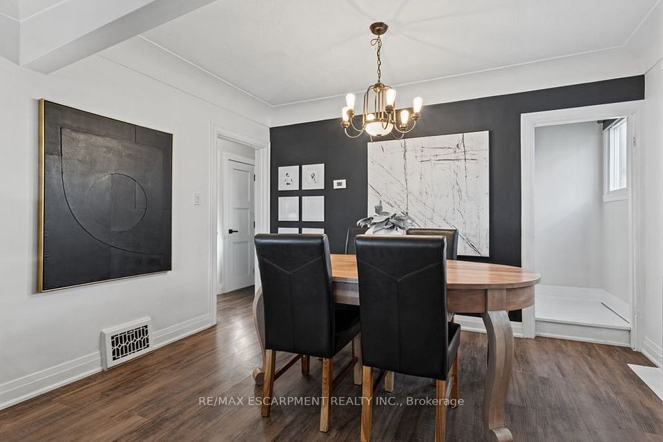202 Huxley Avenue S, Hamilton, ON L8K 2R3 13