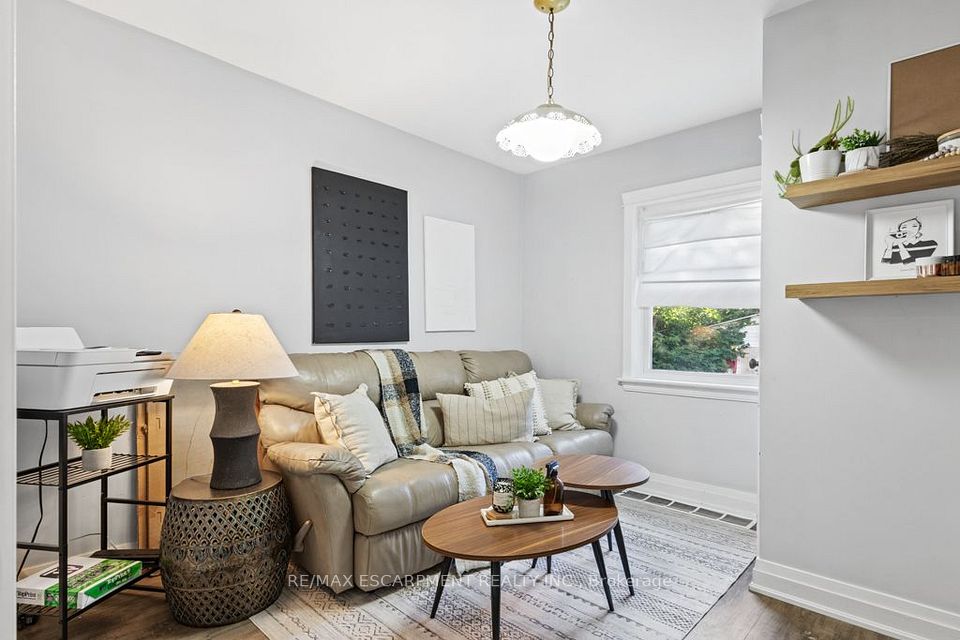 202 Huxley Avenue S, Hamilton, ON L8K 2R3 22