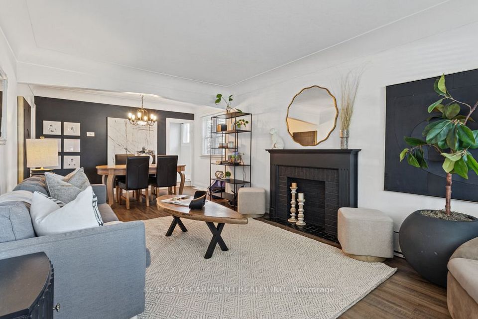 202 Huxley Avenue S, Hamilton, ON L8K 2R3 8