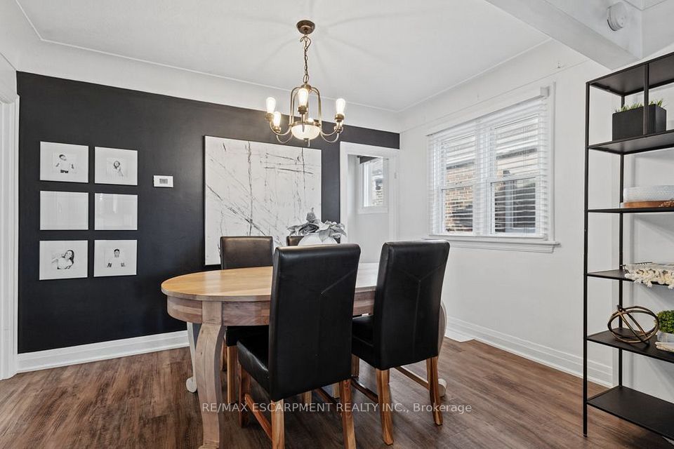 202 Huxley Avenue S, Hamilton, ON L8K 2R3 12