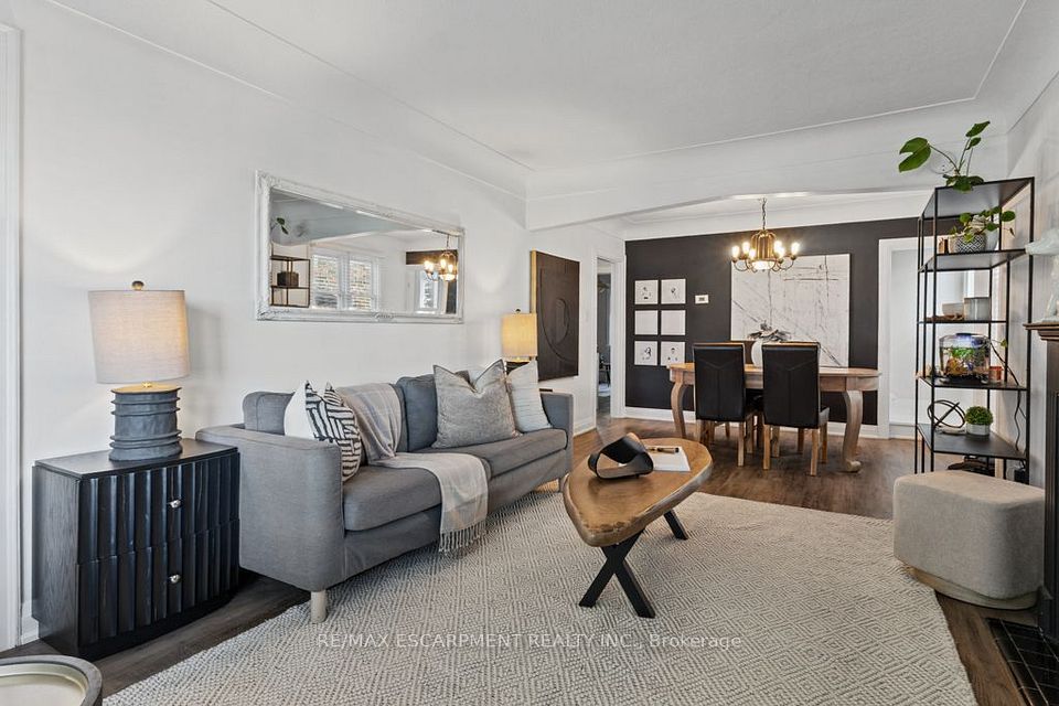 202 Huxley Avenue S, Hamilton, ON L8K 2R3 9