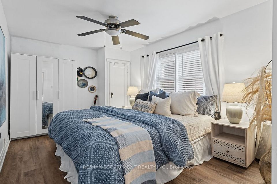 202 Huxley Avenue S, Hamilton, ON L8K 2R3 20