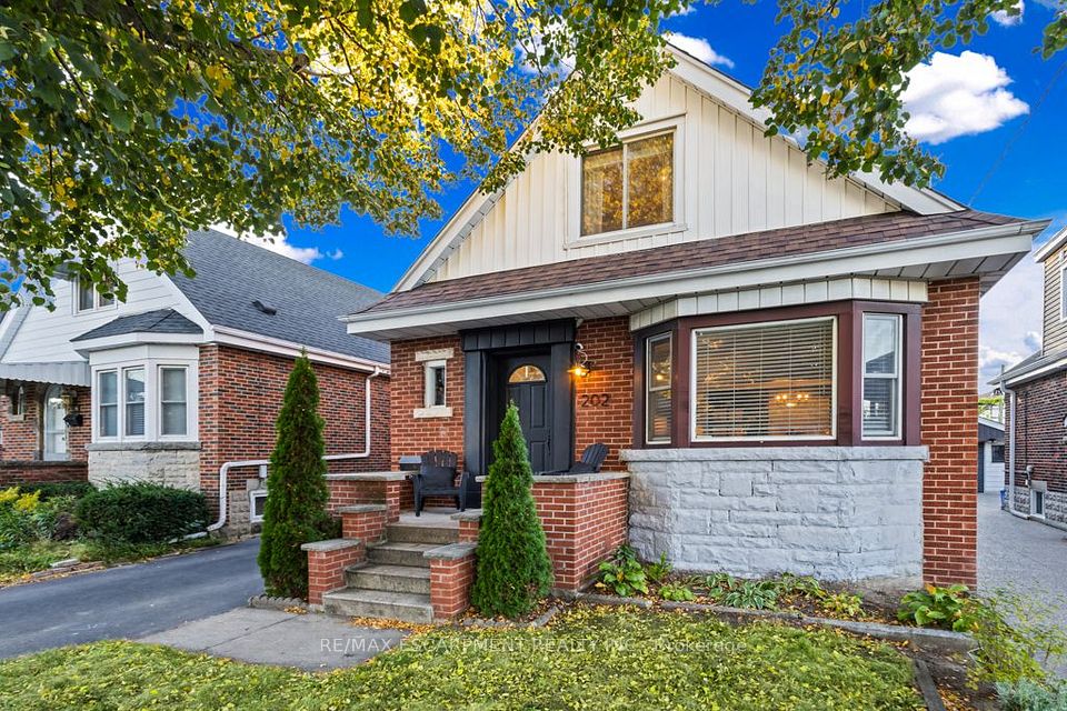 202 Huxley Avenue S, Hamilton, ON L8K 2R3 5