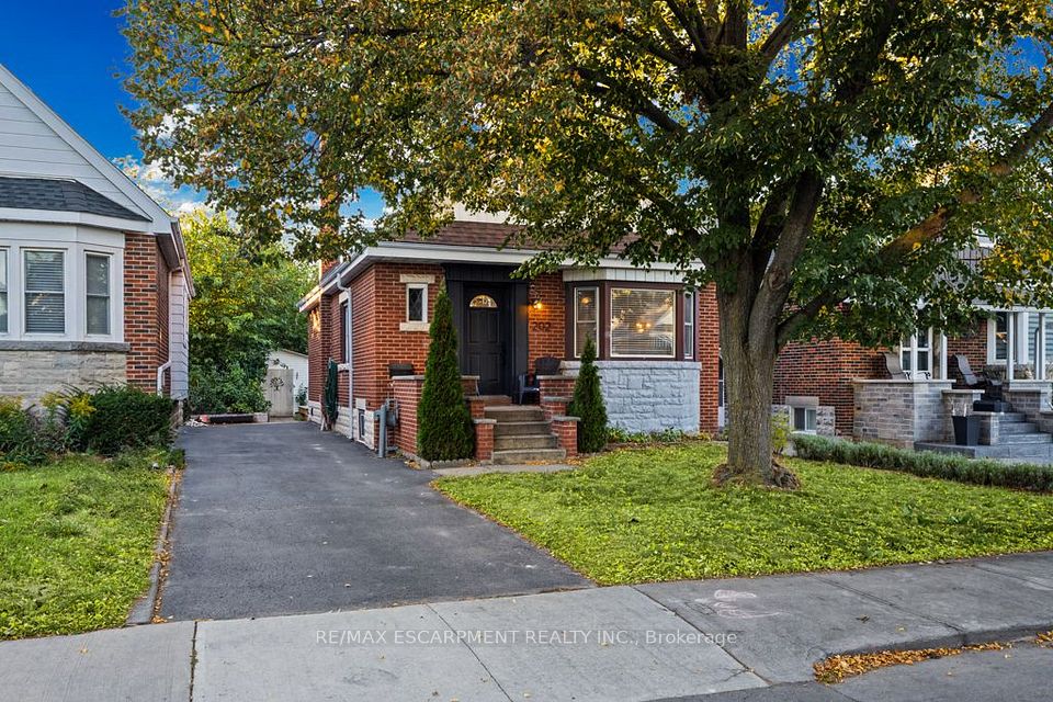 202 Huxley Avenue S, Hamilton, ON L8K 2R3 3