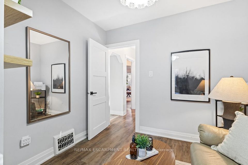 202 Huxley Avenue S, Hamilton, ON L8K 2R3 23