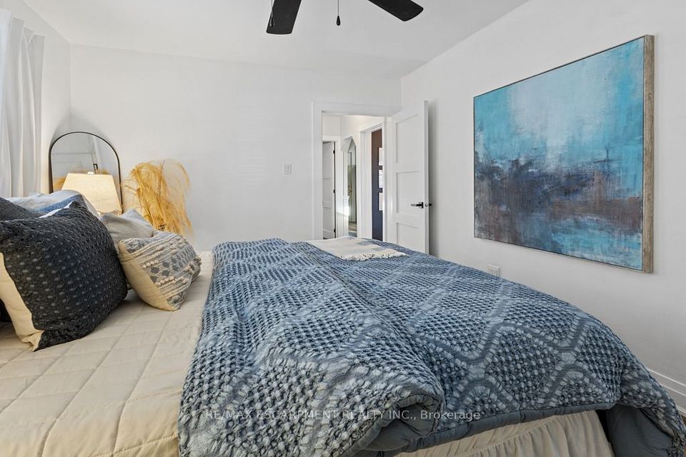 202 Huxley Avenue S, Hamilton, ON L8K 2R3 21